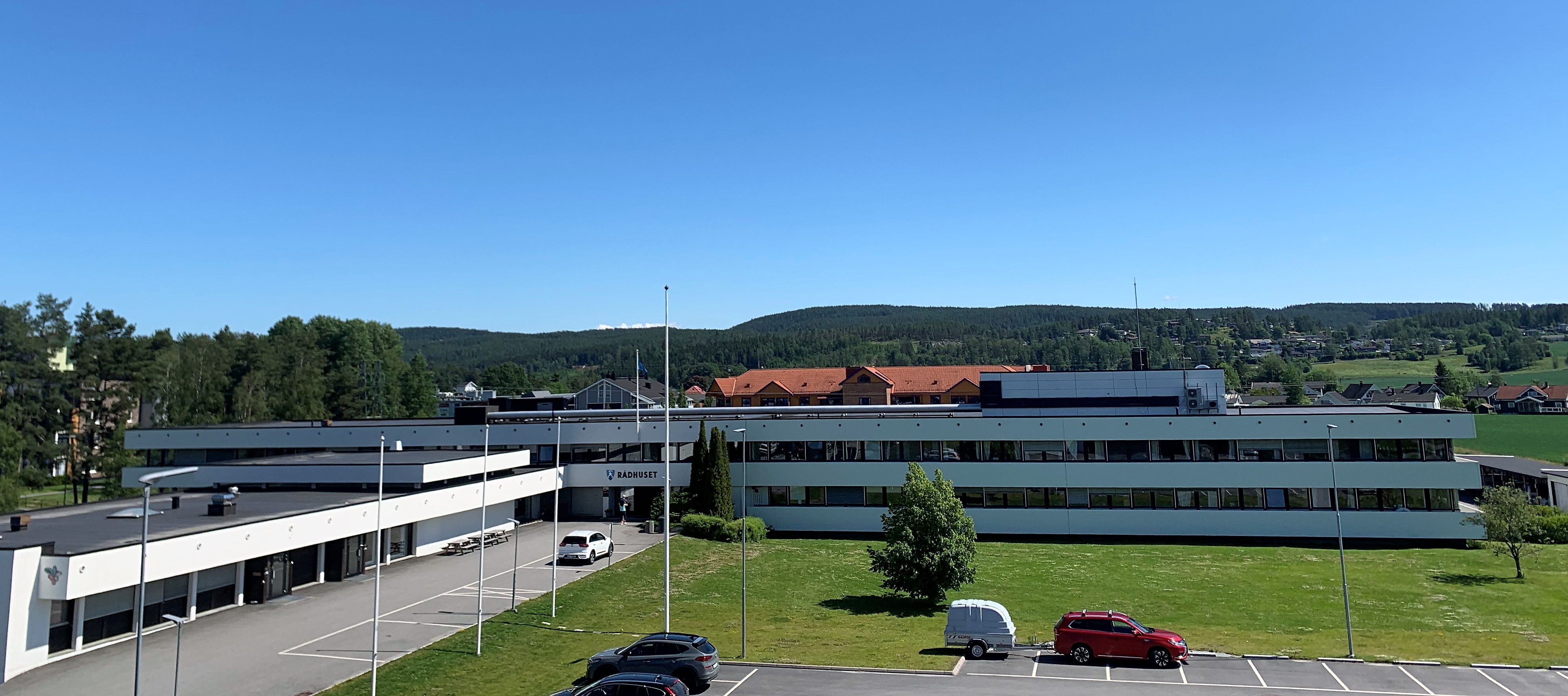 rådhus sett fra taket på Bjørkebadet