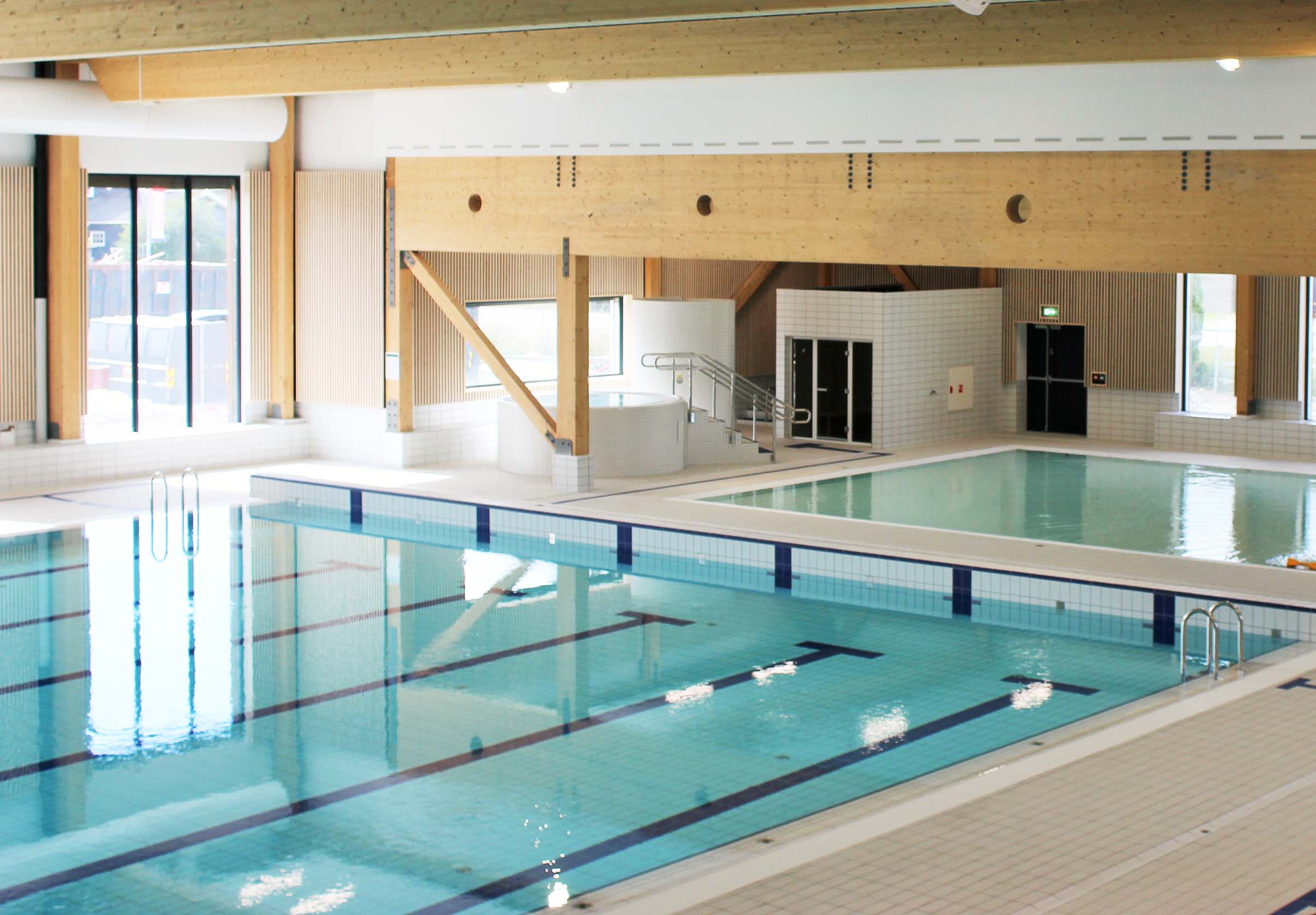 Stort basseng på Bjørkebadet. 