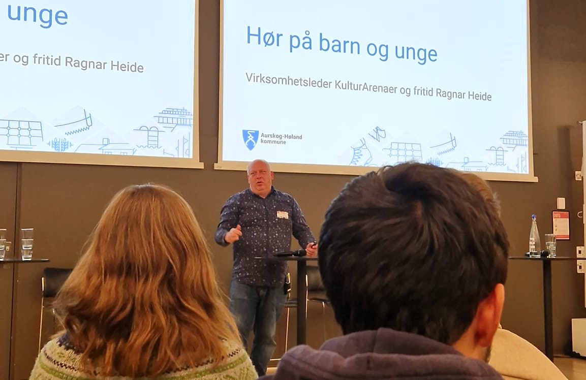 Ragnar holder foredrag