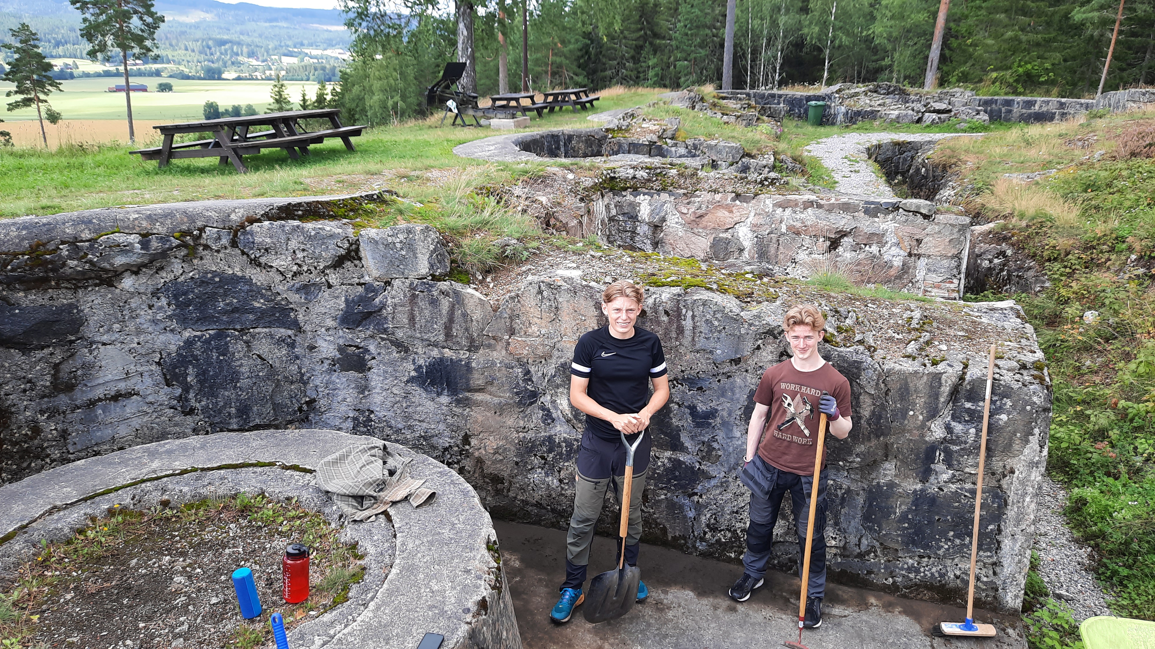 evert og Magnus på urskog 